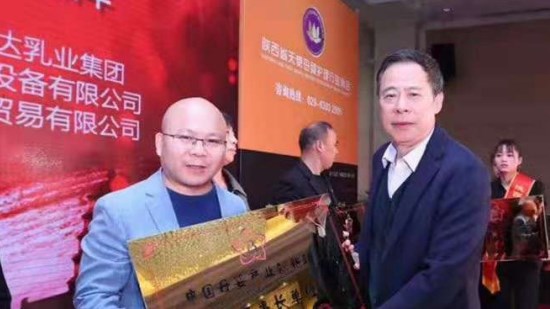 熱烈祝賀【嬰商國際集團(tuán)】成為“中國母嬰產(chǎn)業(yè)創(chuàng)新聯(lián)盟”副理事長(zhǎng)單位！