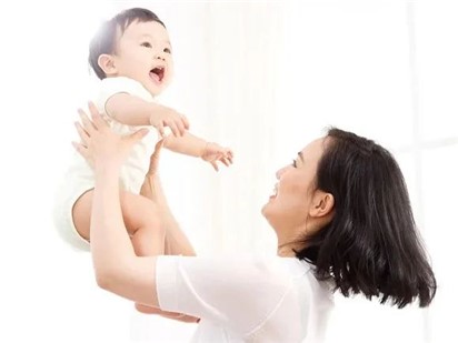 聽說寶寶不能抱著搖晃，真的嗎？